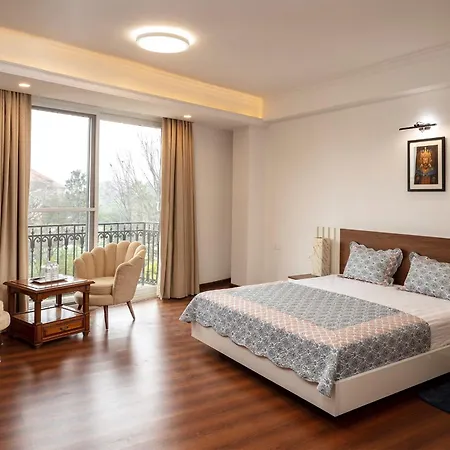 Luminous Apartments & Suites